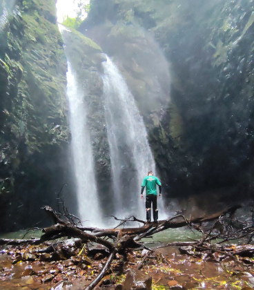 Trilha da Cascata do Gavião Faiado em Canela